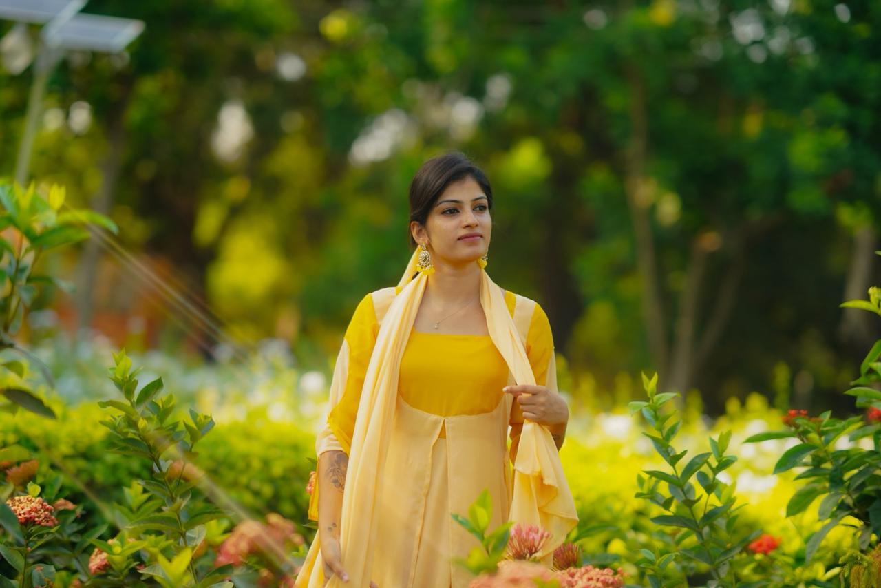 Munbe Vaa yellow Kurti+Dupatta set - Image 2