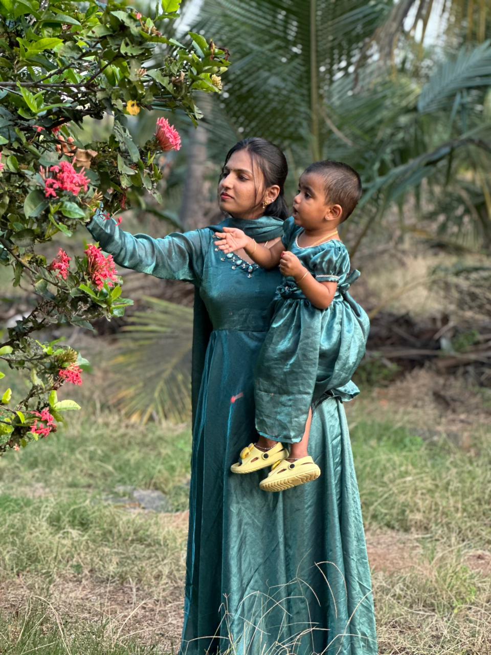 Space Silk Mother-Daughter Twinning Combo - Image 2