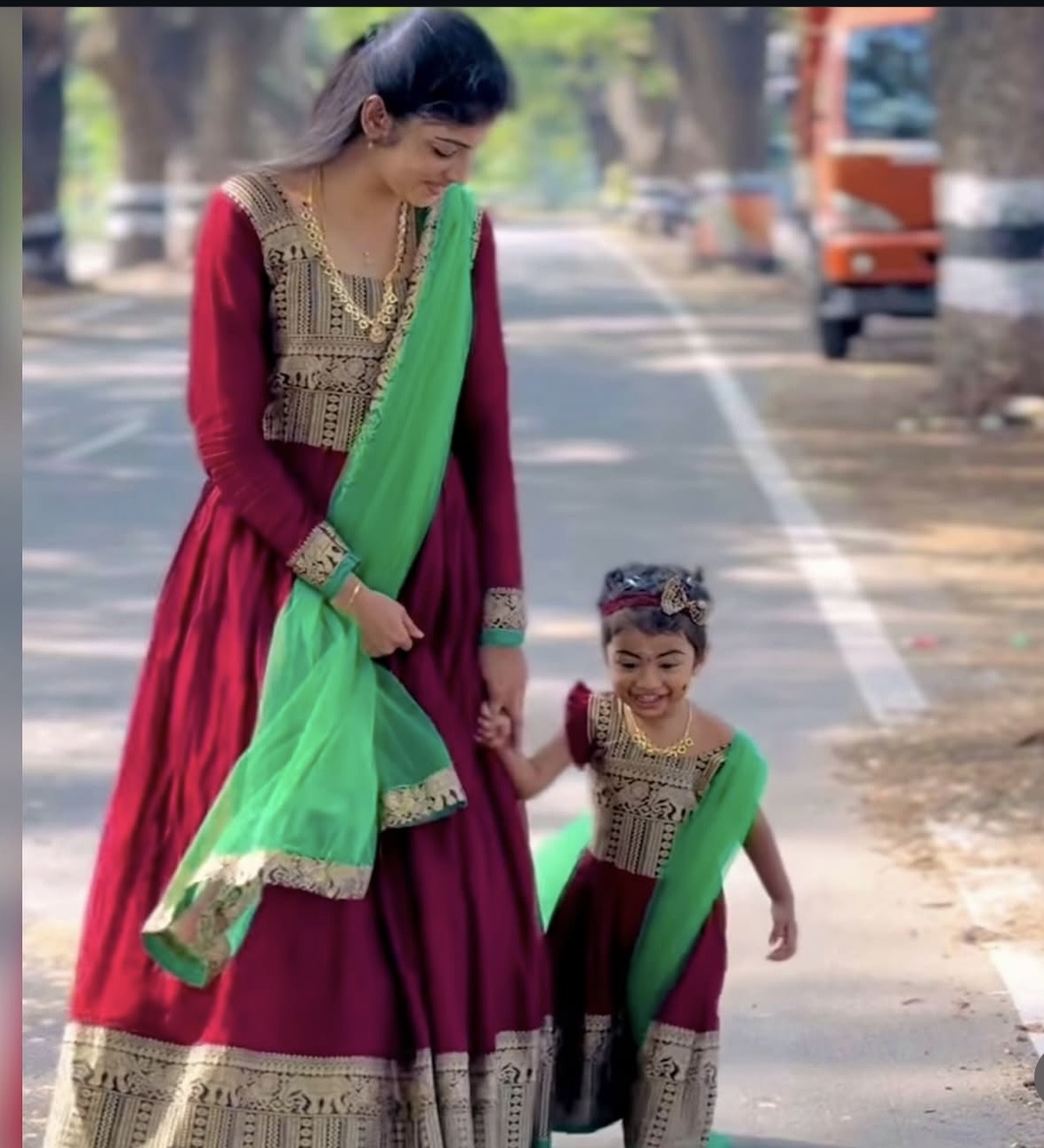 NP06 Narayanpet Maxi with shawl - Image 2