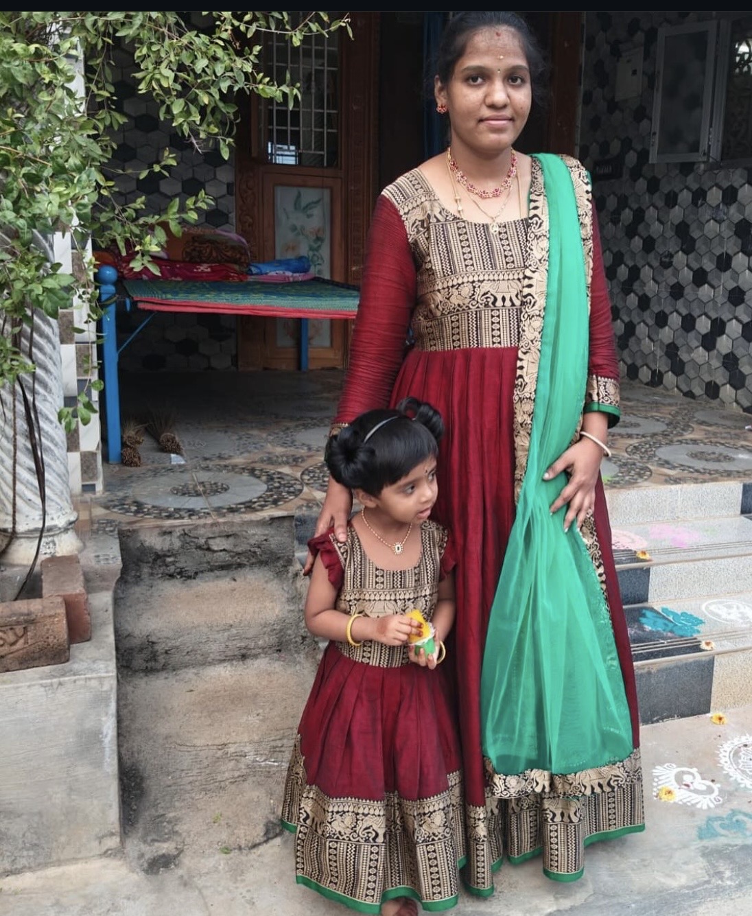 NP06 Narayanpet Maxi with shawl - Image 3